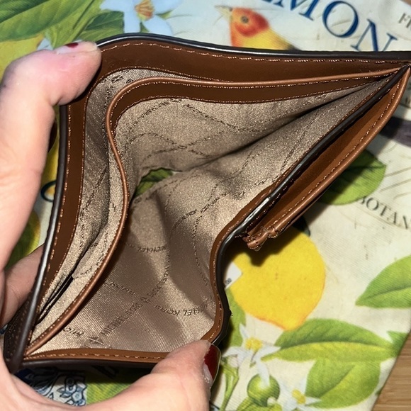 Brand New Michael Kors Brown Luggage Logo Medium Slim Bifold Snap Close Wallet - Picture 10 of 16